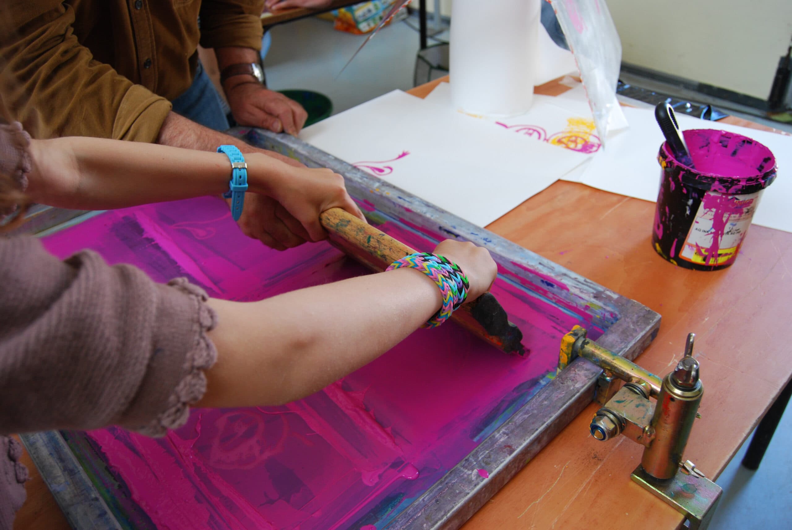 Familienbesuch und Siebdruck-Workshop